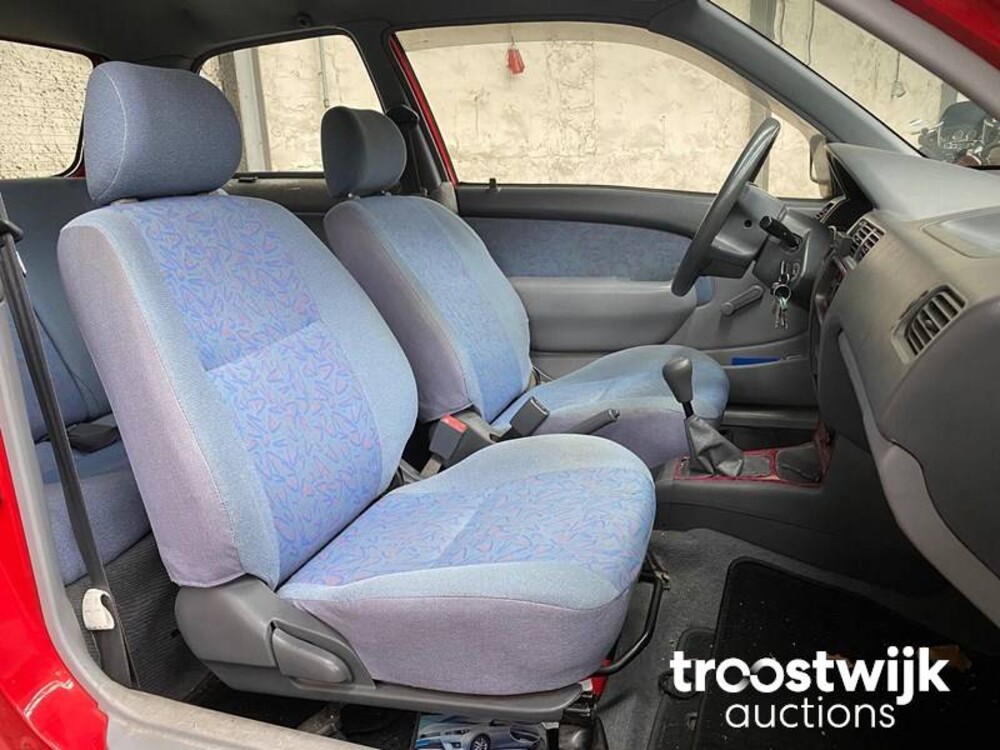 Toyota Starlet 1.3-16V Car