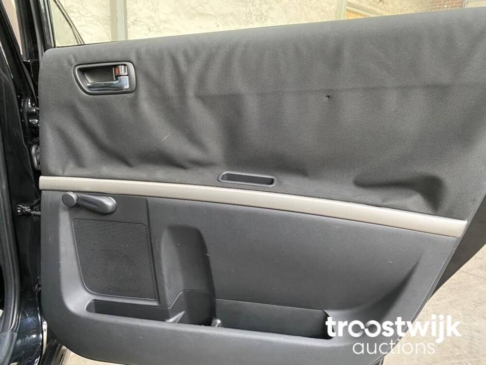 Toyota Verso VVT-i Terra 1.6 Car