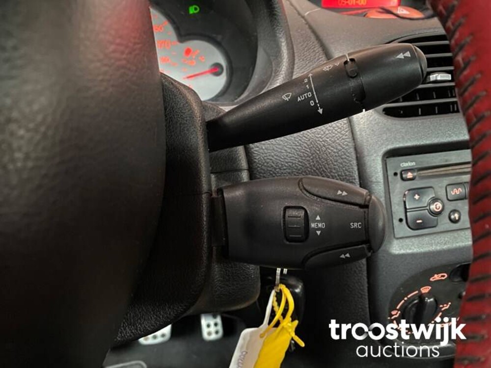 Peugeot 206 CC 2.0-16V Car