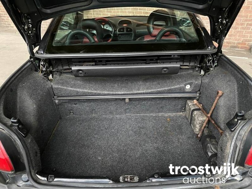 Peugeot 206 CC 2.0-16V Car