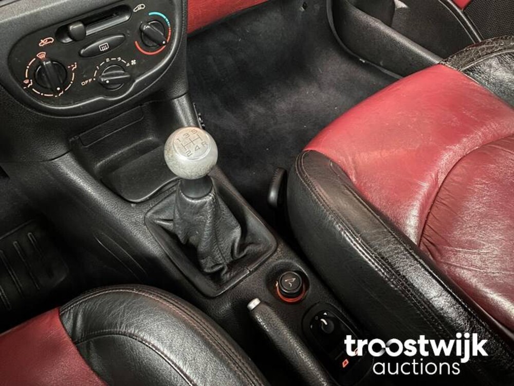 Peugeot 206 CC 2.0-16V Car