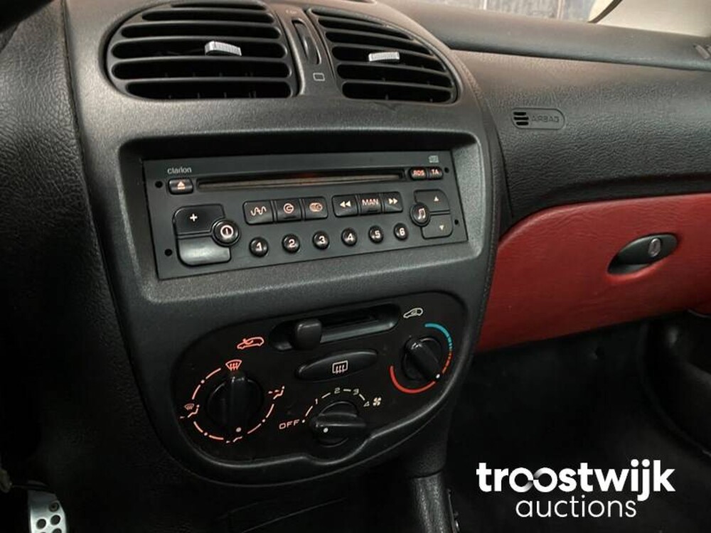 Peugeot 206 CC 2.0-16V Car