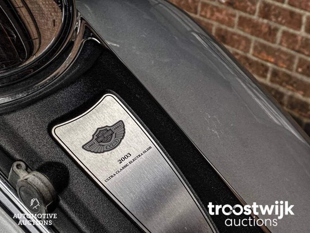 Harley Davidson FLHTCUI Electra Glide Ultra Classic Anniversary Motorcycle