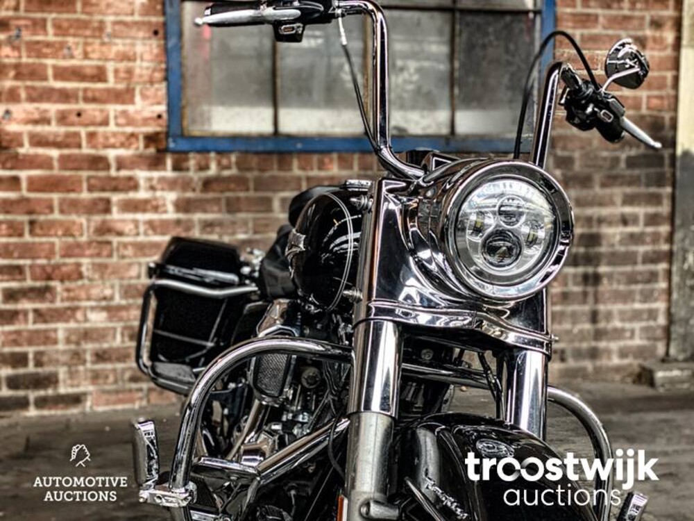 Harley-Davidson Road King FLHR Cruiser Motorcycle