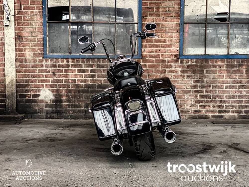 Harley-Davidson Road King FLHR Cruiser Motorcycle