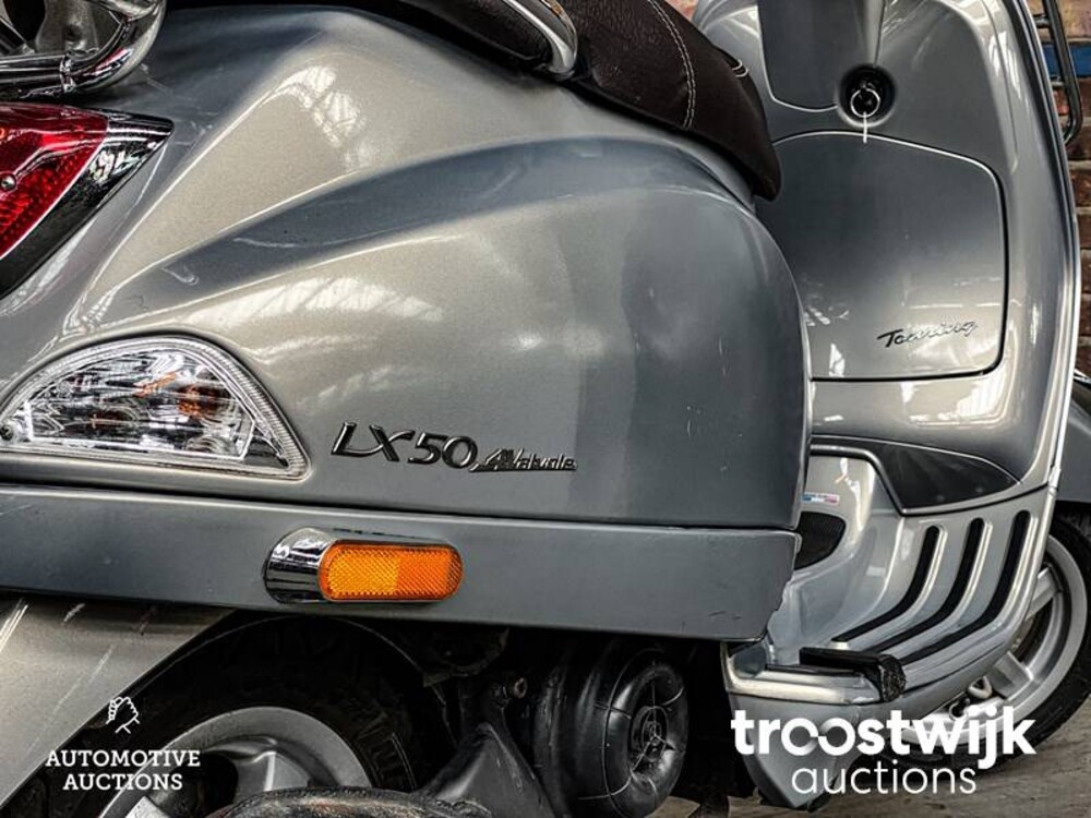 Piaggio Vespa LX50 Roller