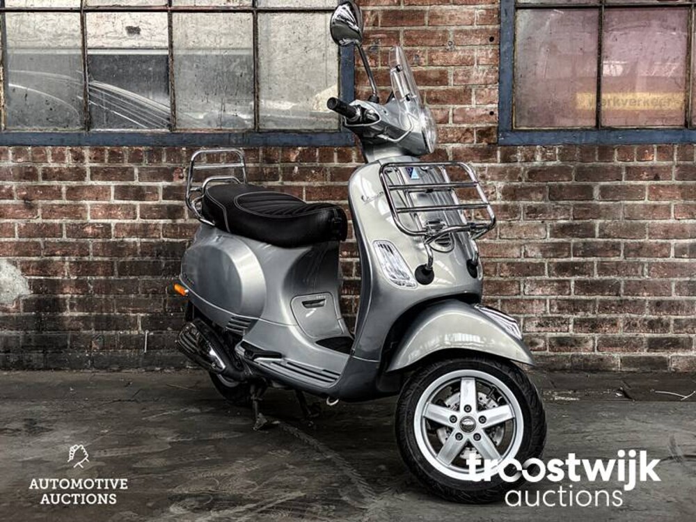 Piaggio Vespa LX50 Roller