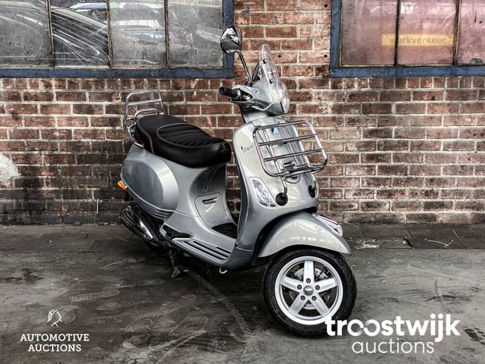 Piaggio Vespa LX50 Roller