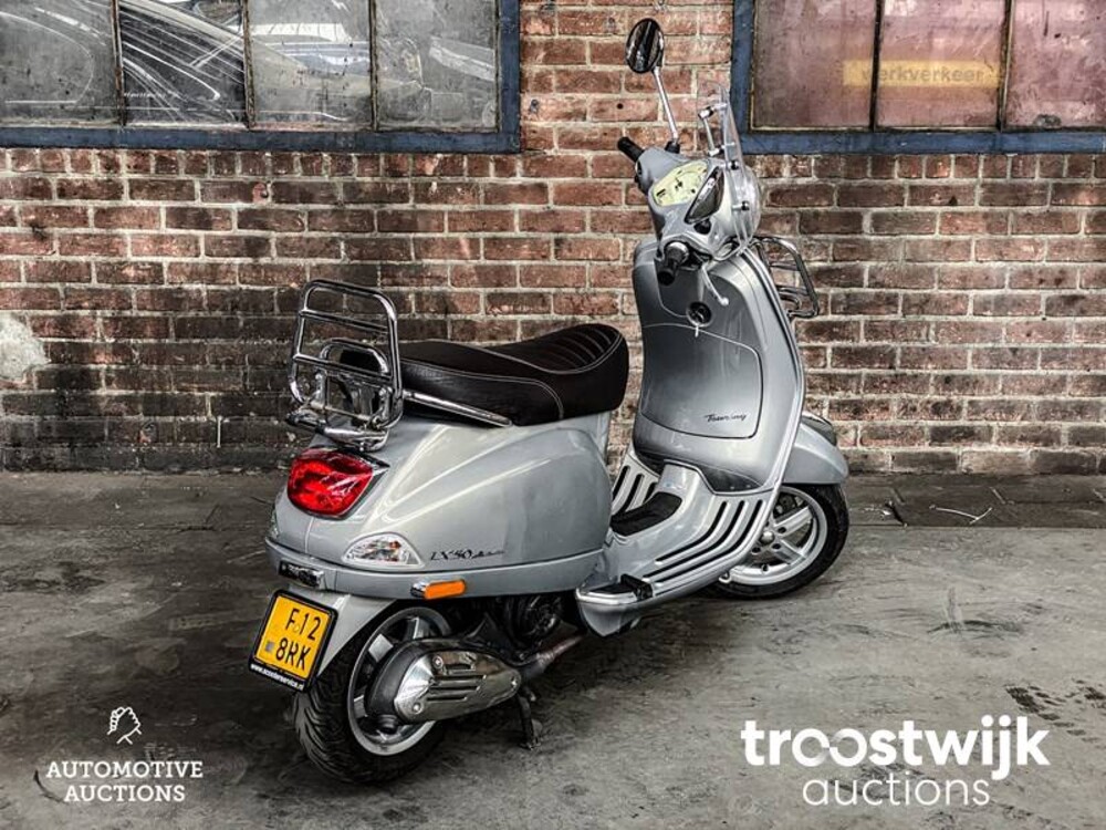 Piaggio Vespa LX50 Roller