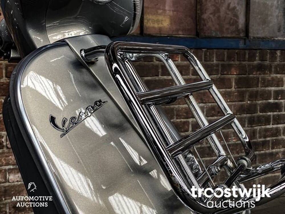 Piaggio Vespa LX50 Roller