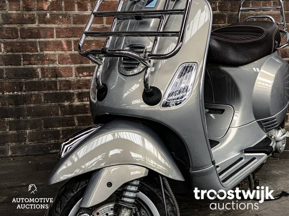 Piaggio Vespa LX50 Roller