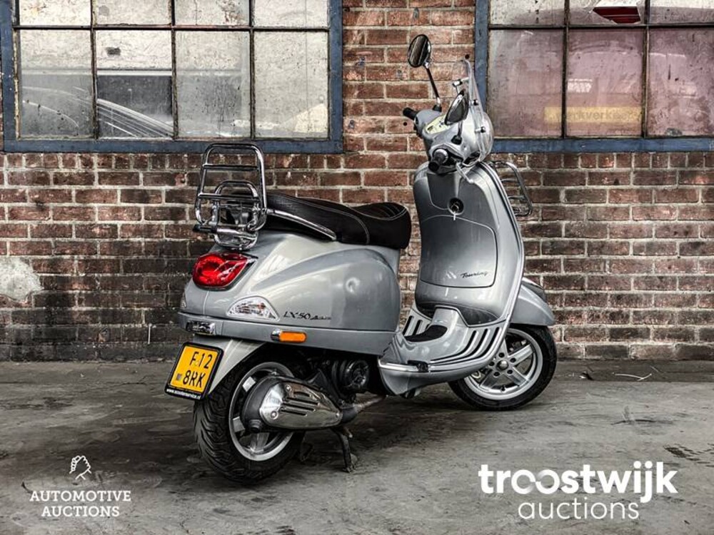 Piaggio Vespa LX50 Roller