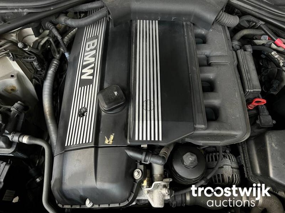 BMW 530i M-Sport E60 231pk 2004 5-serie Car