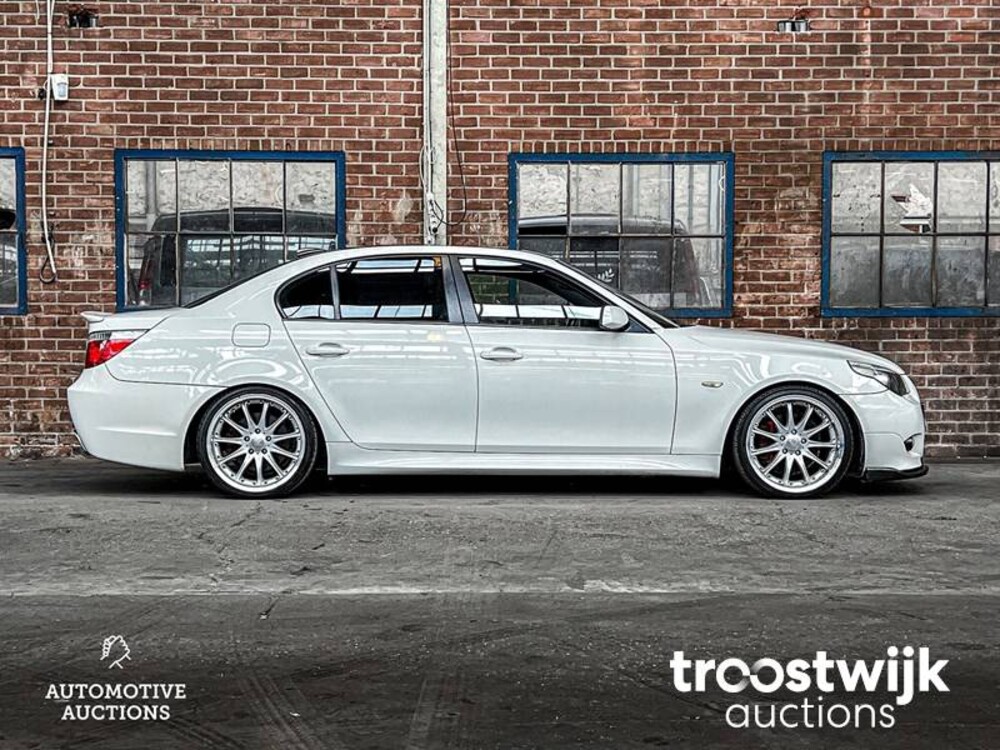 BMW 530i M-Sport E60 231pk 2004 5-serie Car