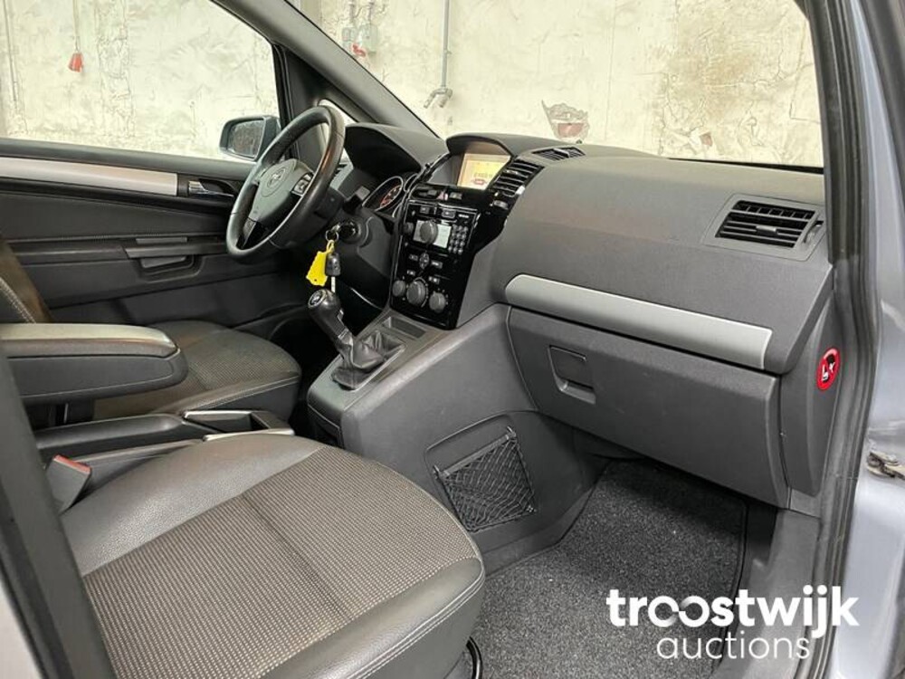 Opel Zafira Cosmo 2.2 Car