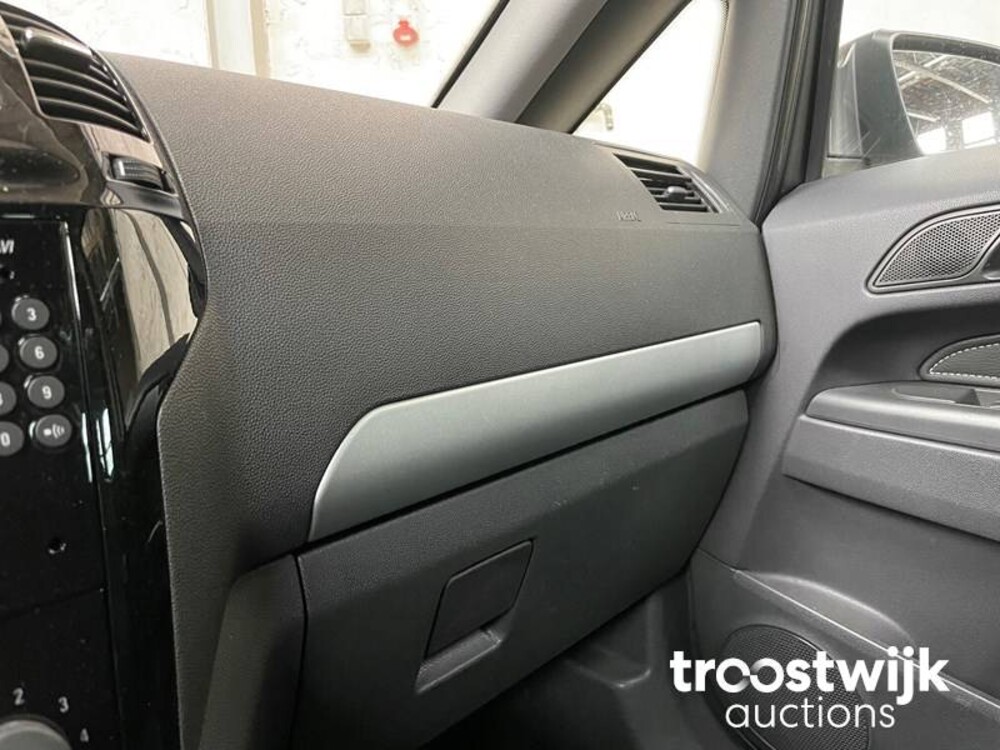 Opel Zafira Cosmo 2.2 Car