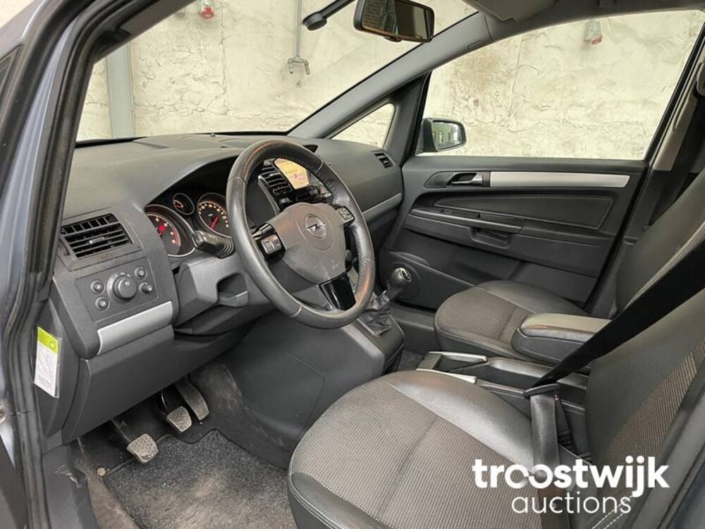 Opel Zafira Cosmo 2.2 Car