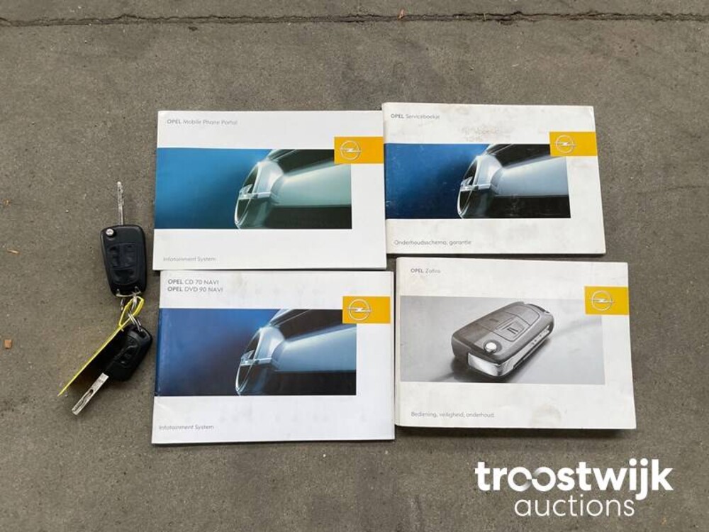 Opel Zafira Cosmo 2.2 Car