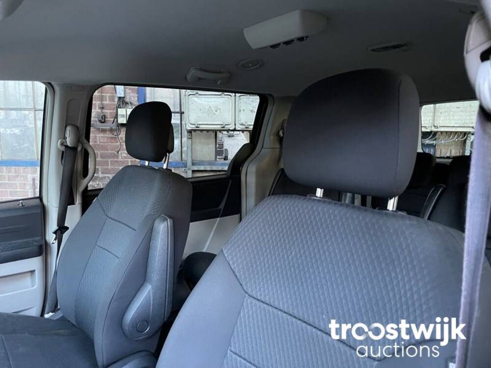 Chrysler Grand Voyager CRD Signature Series 2.8  Car