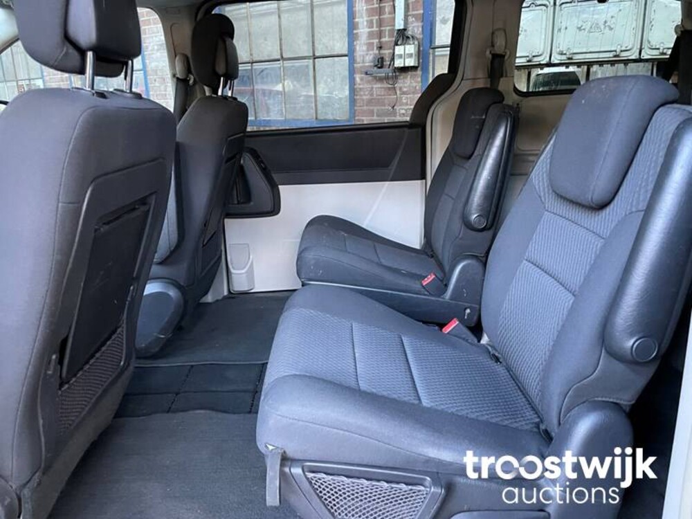 Chrysler Grand Voyager CRD Signature Series 2.8  Car