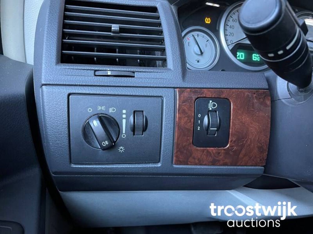 Chrysler Grand Voyager CRD Signature Series 2.8  Car