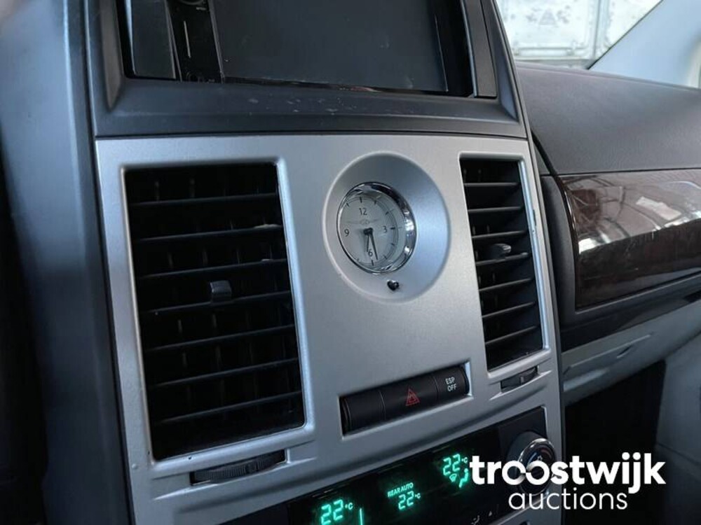 Chrysler Grand Voyager CRD Signature Series 2.8  Car