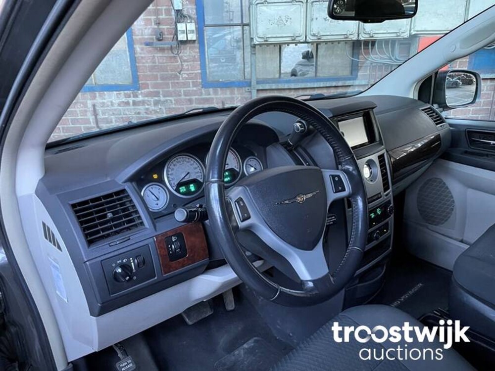 Chrysler Grand Voyager CRD Signature Series 2.8  Car