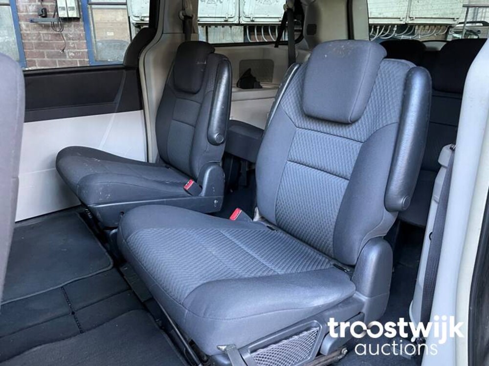 Chrysler Grand Voyager CRD Signature Series 2.8  Car