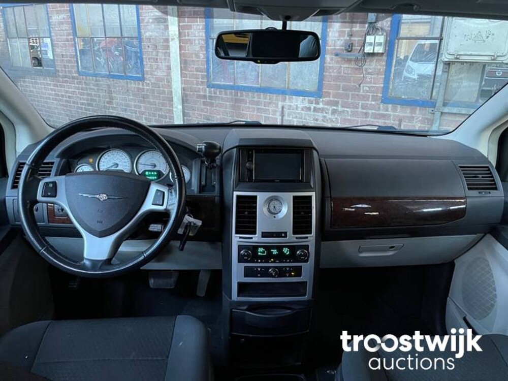 Chrysler Grand Voyager CRD Signature Series 2.8  Car