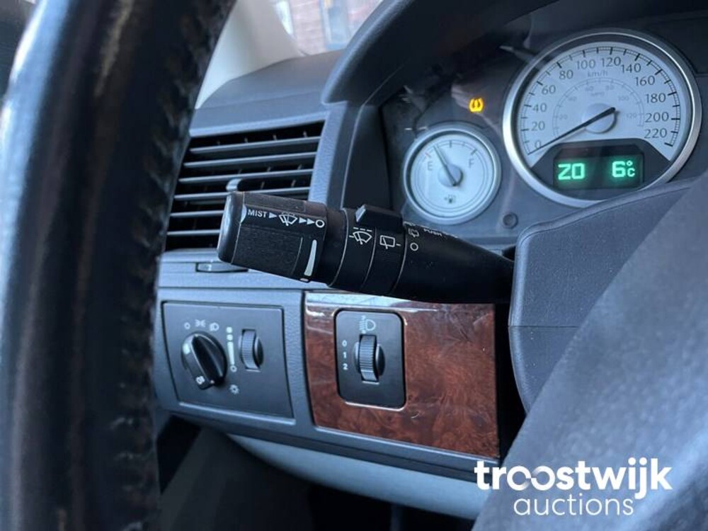 Chrysler Grand Voyager CRD Signature Series 2.8  Car