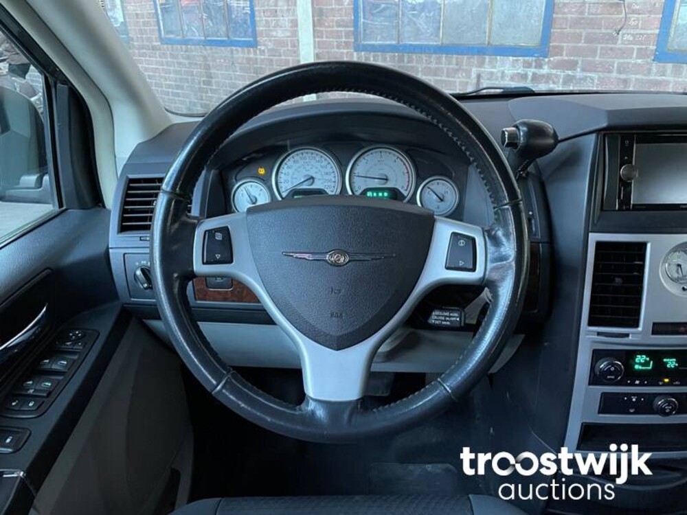 Chrysler Grand Voyager CRD Signature Series 2.8  Car