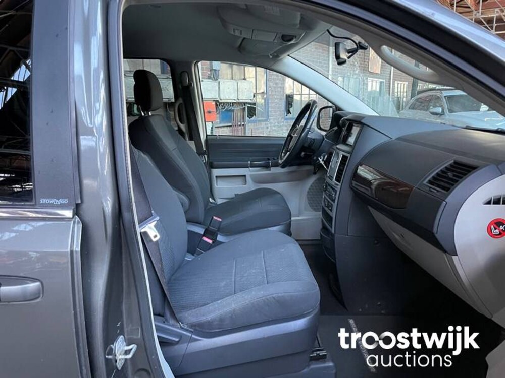 Chrysler Grand Voyager CRD Signature Series 2.8  Car