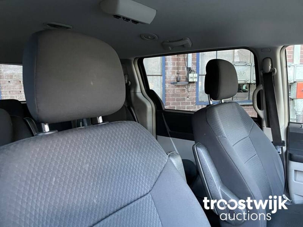 Chrysler Grand Voyager CRD Signature Series 2.8  Car