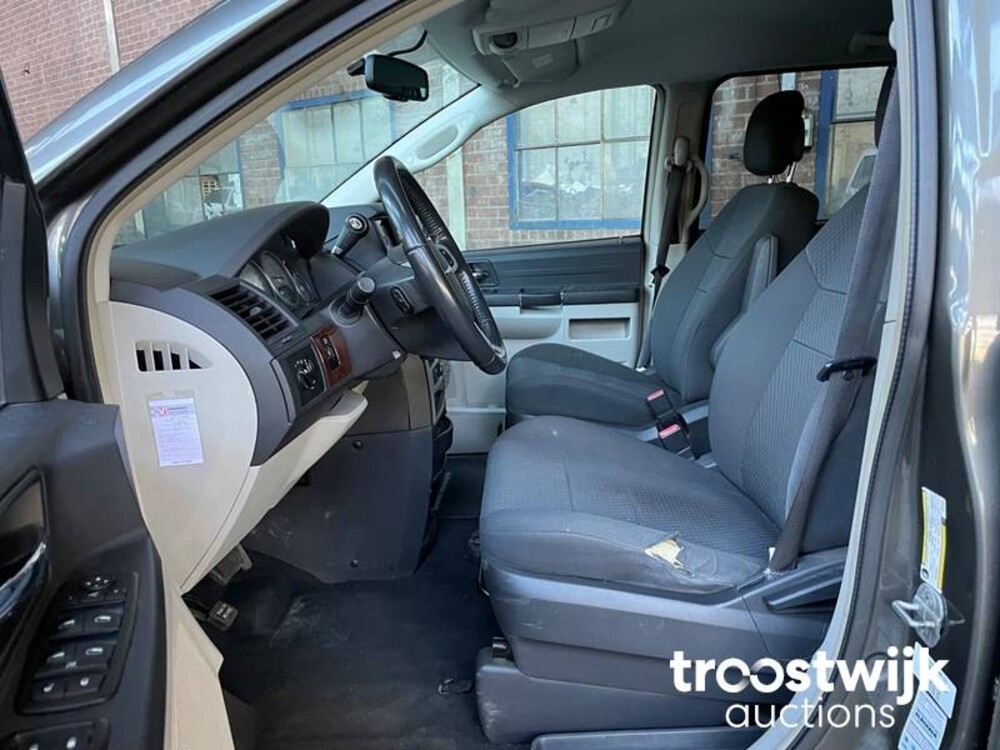 Chrysler Grand Voyager CRD Signature Series 2.8  Car