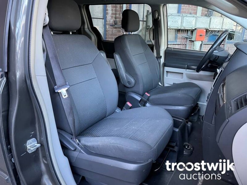 Chrysler Grand Voyager CRD Signature Series 2.8  Car