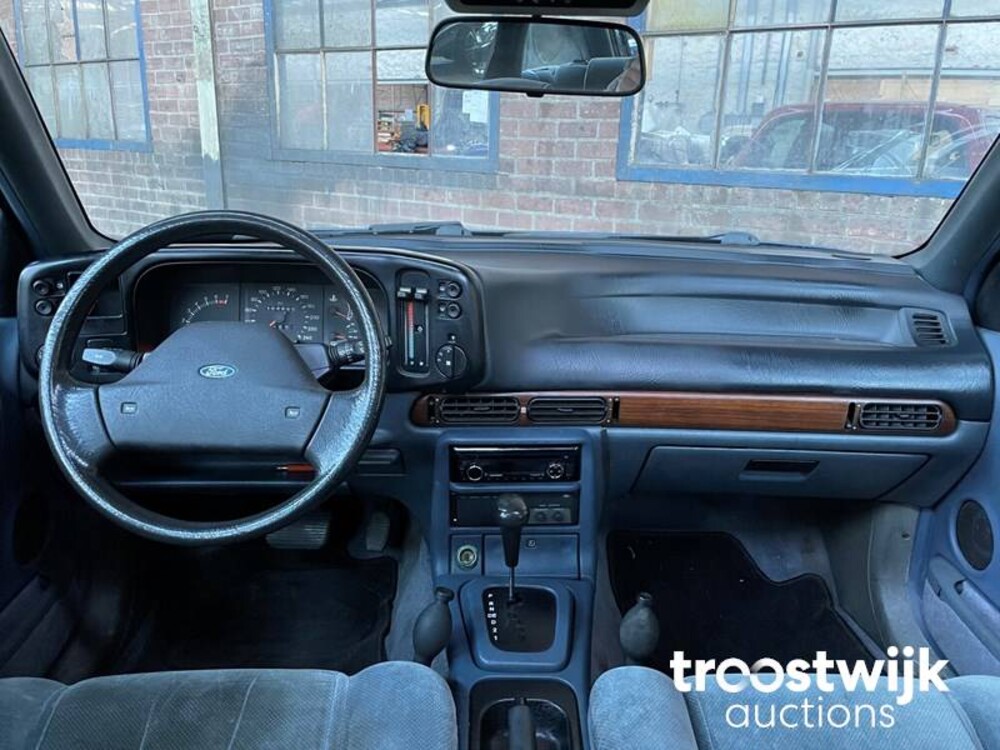 Ford Scorpio 2.8i V6 GHIA Car