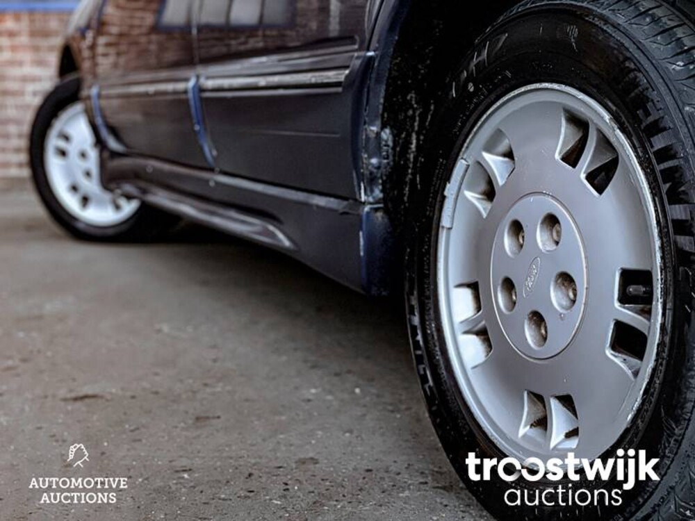 Ford Scorpio 2.8i V6 GHIA Car