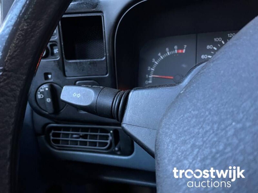 Ford Scorpio 2.8i V6 GHIA Car