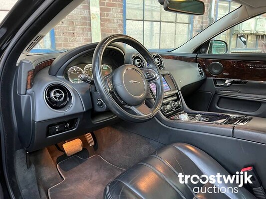 Jaguar XJ 3.0 V6 SC Premium Luxury Car