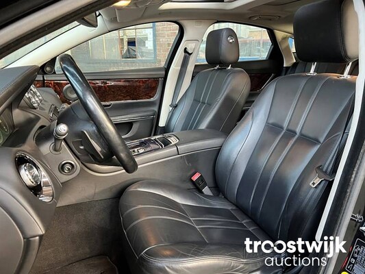 Jaguar XJ 3.0 V6 SC Premium Luxury Car