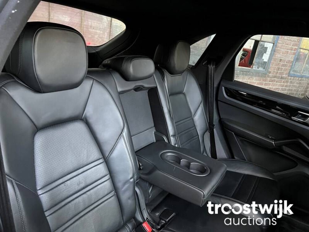 Porsche Cayenne E-Hybrid 3.0 V6 Auto