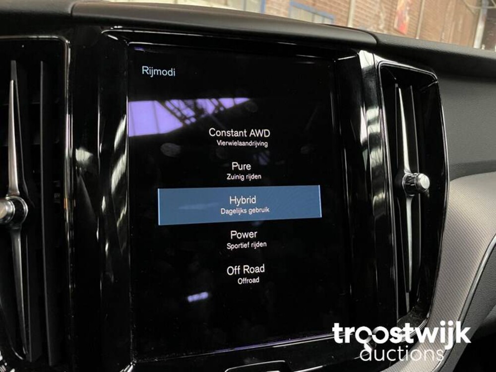 Volvo XC60 T8 R-Design Auto