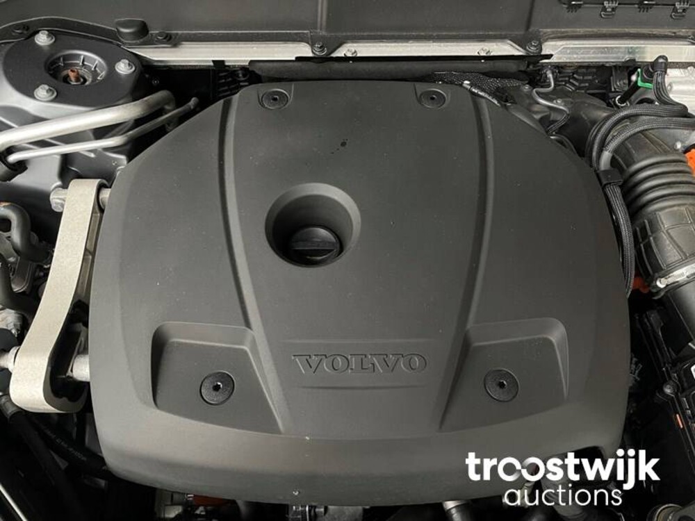 Volvo XC60 T8 R-Design Car
