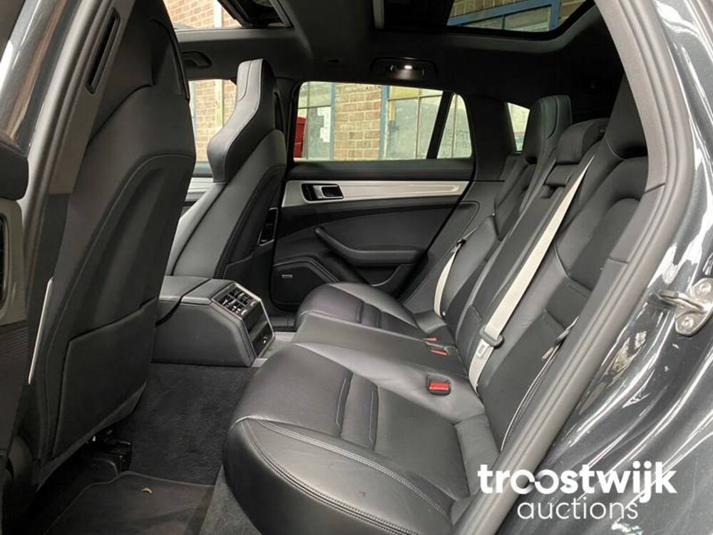 Porsche Panamera Sport Turismo 4 E-Hybrid 2.9 V6 SportChrono 462pk 2018 -Orig. NL-, RV-199-P