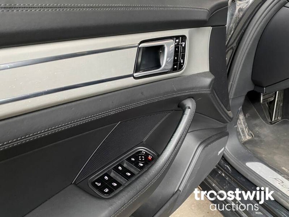 Porsche Panamera Sport Turismo 4 E-Hybrid 2.9 V6 SportChrono 462pk 2018 -Orig. NL-, RV-199-P