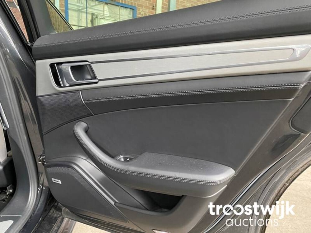 Porsche Panamera Sport Turismo 4 E-Hybrid 2.9 V6 SportChrono 462pk 2018 -Orig. NL-, RV-199-P