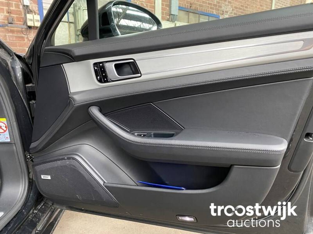 Porsche Panamera Sport Turismo 4 E-Hybrid 2.9 V6 SportChrono 462pk 2018 -Orig. NL-, RV-199-P