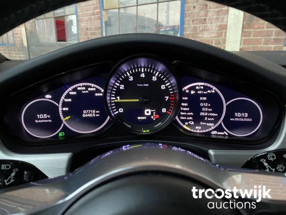 Porsche Panamera Sport Turismo 4 E-Hybrid 2.9 V6 SportChrono 462pk 2018 -Orig. NL-, RV-199-P
