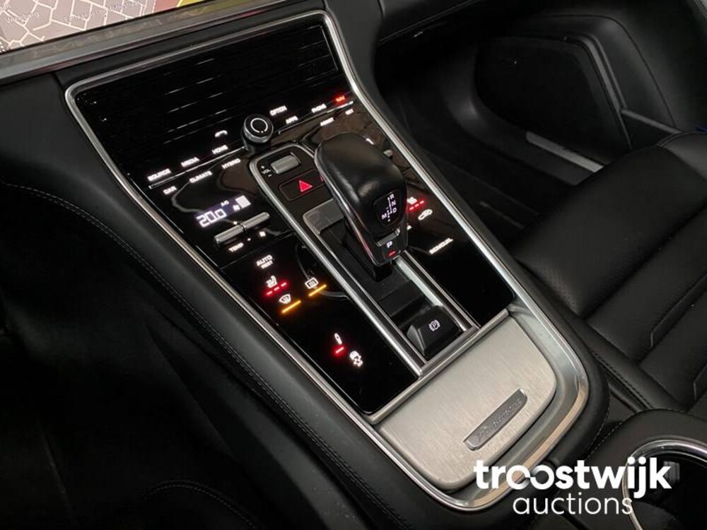 Porsche Panamera Sport Turismo 4 E-Hybrid 2.9 V6 SportChrono 462pk 2018 -Orig. NL-, RV-199-P
