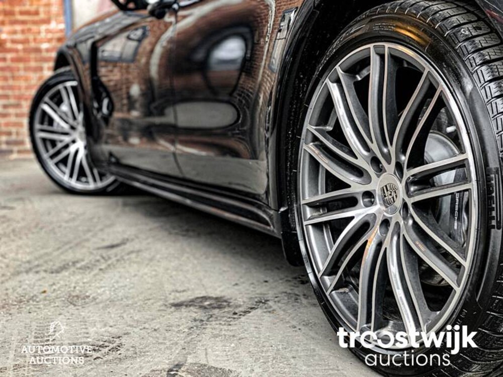 Porsche Panamera Sport Turismo 4 E-Hybrid 2.9 V6 SportChrono 462pk 2018 -Orig. NL-, RV-199-P